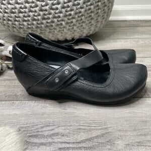 OTBT Salem Leather Slip On Mary Jane Wedges Black Size 7.5M